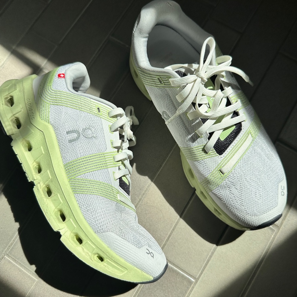 ON RUNNING WOMEN'S CLOUDGO Size US 37